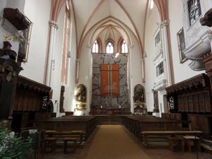 Stiftskirche in Berchtesgaden, Altar mit Chorgestühl.jpg