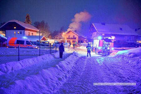 2017 01 08 FF Neumarkt am Wallersee Brand Wallbachsiedlung 01.jpg