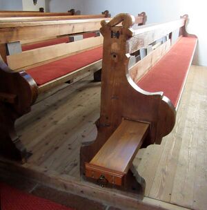 Ausziehbare Kirchenbänke.JPG