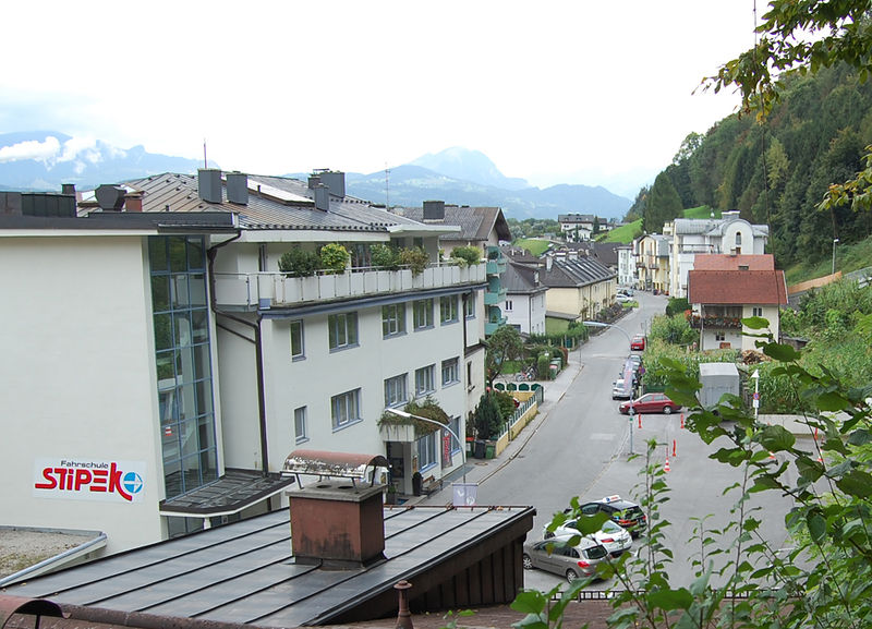Datei:Verlauf der Gamper Straße nach Süden.JPG