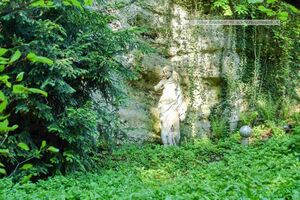 2005 05 01 Oslmaiergut Mönchsberg Salzburg 3.jpg