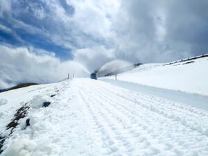 Großglockner Hochalpenstraße Schneeräumung 2020 06.jpg