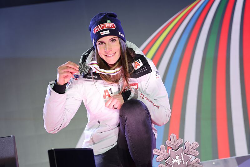 Datei:Mirjam Puchner02.jpg