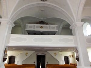 Empore in der Pfarrkirche von St. Martin.jpg