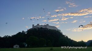 Paragleiterflug um die Festung Hohensalzburg 16.jpg