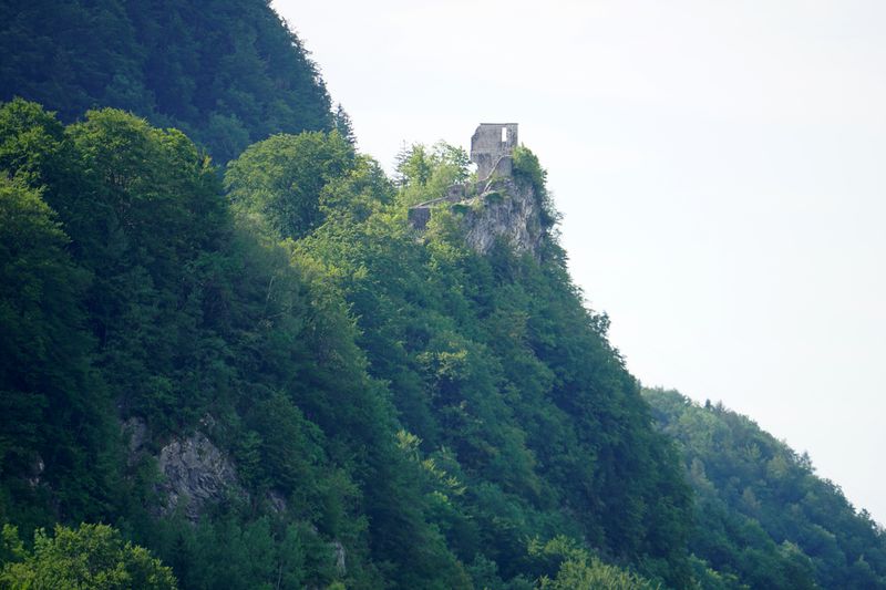Datei:Ruine Guetrat, Südansicht.jpg