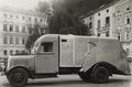 Salzburg Kapitelplatz Müllabfuhr um 1940.jpg