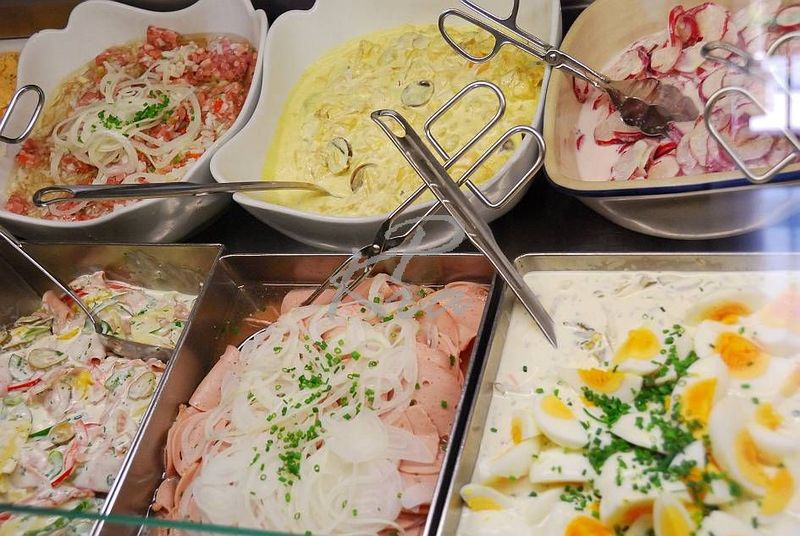Datei:Pflegerbruecke Buffet.jpg