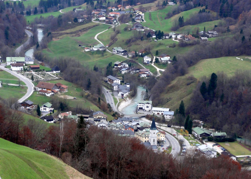 Datei:Talblick auf Marktschellenberg.jpg