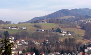 Ausblick vom Doblerweg beim Schweizerhäusl auf den Heuberg.JPG
