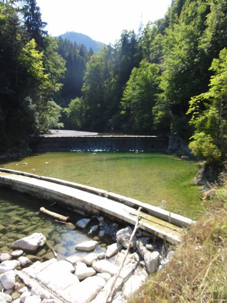Datei:Wehren am Zinkenbach.jpg