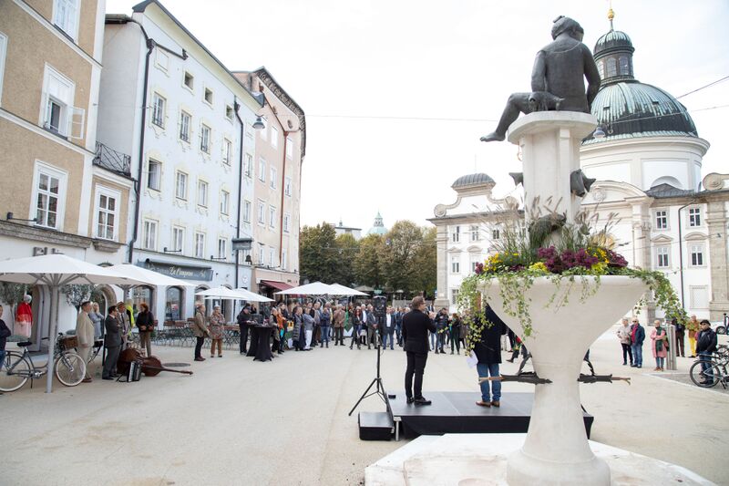 Datei:Gertrude Hillinger-Diener-Brunnen neu 2021.jpg