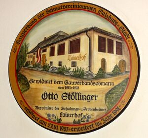 Widmungstafel im Lainerhof.JPG
