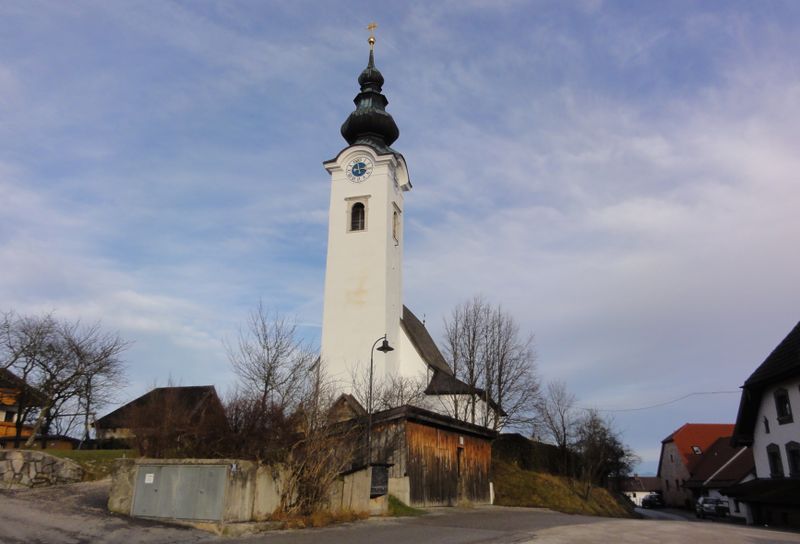 Datei:Filialkirche Ulrichshögl in Ainring.jpg
