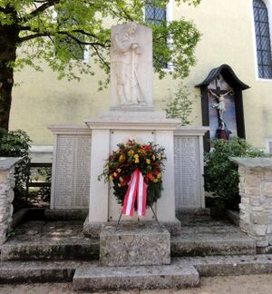 Kranz des Kameradschaftsbundes am Kriegerdenkmal.jpg
