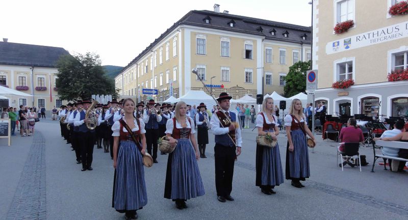 Datei:Musikkapelle Tiefgraben.jpg