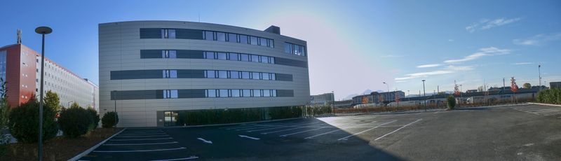 Datei:Neue Porsche-Zentrale, Nordostansicht.JPG