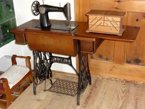 Alte Singer-Nähmaschine in der Bachschmiedstube.JPG