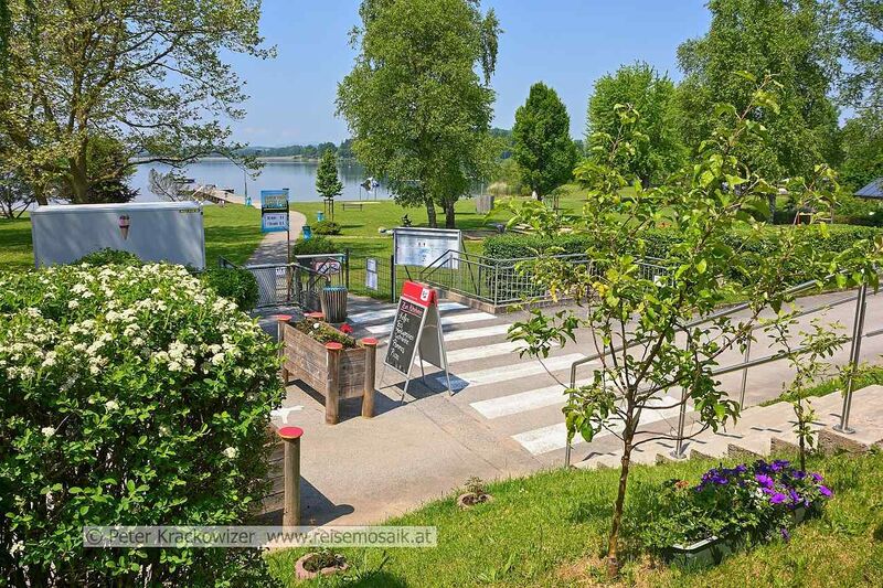 Datei:Strandbad Wallersee Neumarkt am Wallersee Juni 2021.JPG