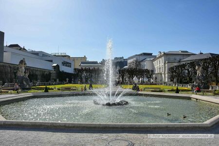 Vier-Elemente-Brunnen 01.jpg