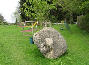 Kinderspielplatz bei der Volksschule Schwaighofen.jpg