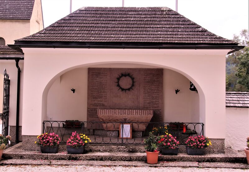 Datei:Kriegerdenkmal Mattsee.jpeg
