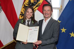 Kristina Oberthalerr Salzburger Sportehrenlorbeer in Silber.jpg