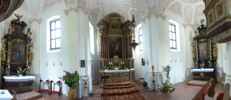 Datei:St.Bartholomä-Kapelle, Altarpanorama.jpg