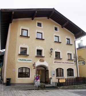 Veranstaltungssaal der Marktgemeinde Taxenbach.jpg