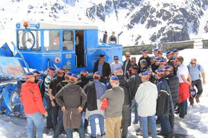 Grossglockner Hochalpenstrasse Schneeraeumung 2013 126.jpg