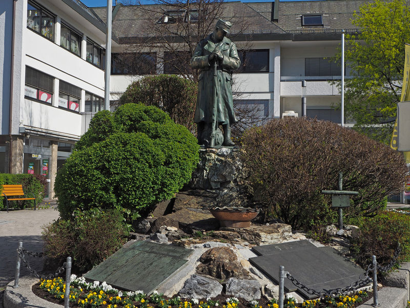 Datei:Sankt Johann Kriegerdenkmal02.jpg