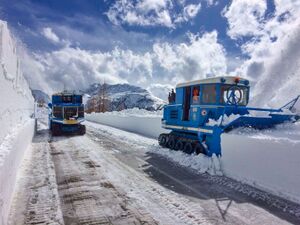 Grossglockner Hochalpenstrasse Schneeräumung 2018 03.jpg