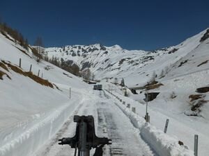 Grossglockner Hochalpenstrasse Schneeraeumung 2014 Suedseite 02 April 01.jpg
