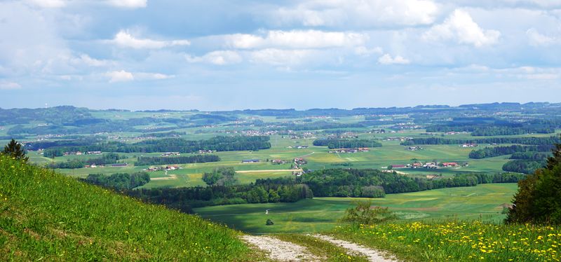 Datei:Blick in den Flachgau.jpg