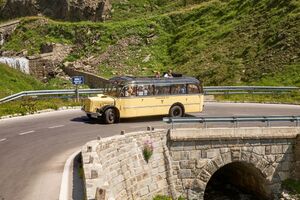 Glocknerbus 80 Jahre Oldtimer 2015 11.jpg