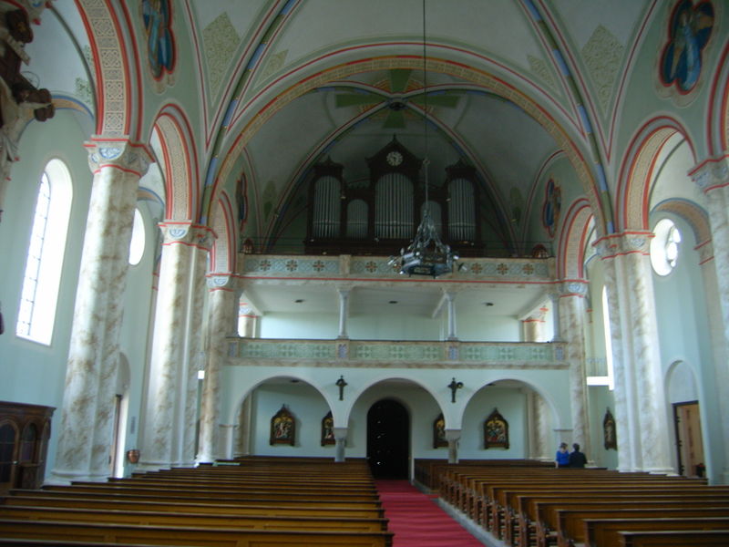 Datei:Pfarrkirche Fridolfing, Chorseite.jpg