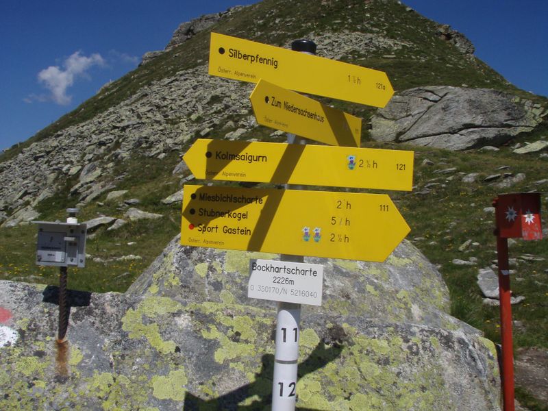 Datei:Wegweiser Bockhartscharte.jpg
