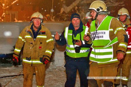 2017 01 08 FF Neumarkt am Wallersee Brand Wallbachsiedlung 12.jpg
