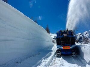 Großglockner Hochalpenstraße Schneeräumung 11 April 2016 07.jpg