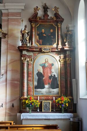 Re. Seitenaltar in der Pfarrkirche Hallwang.jpg