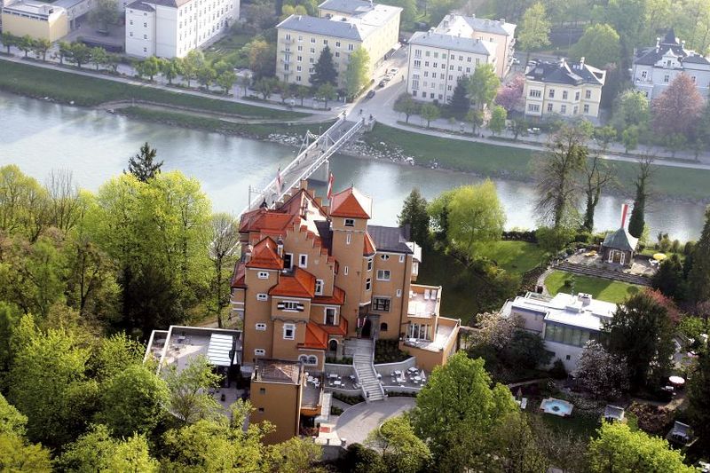 Datei:Mönchstein Hotel Schloss.jpg