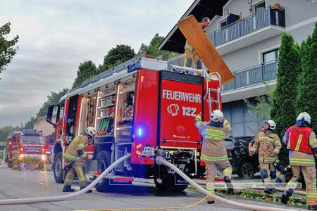 2025 09 02 Feuerwehreinsatz FF Neumarkt am Wallersee Wallbachstraße 07.jpg