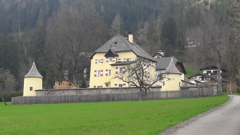 Datei:Schloss Mauer Radstadt (3).jpg