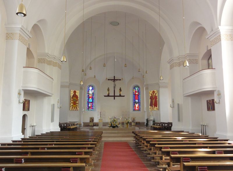 Datei:Stadtpfarrkirche Wörgl, Innenansicht.jpg