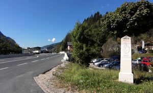 Grenzstein zum Bundesland Salzburg in der Ortschaft Mandling.jpg
