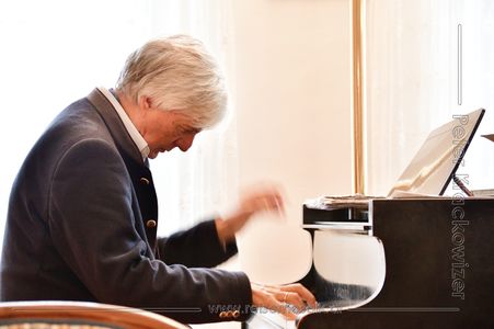 Josef Wallnig Klavier 05.jpg