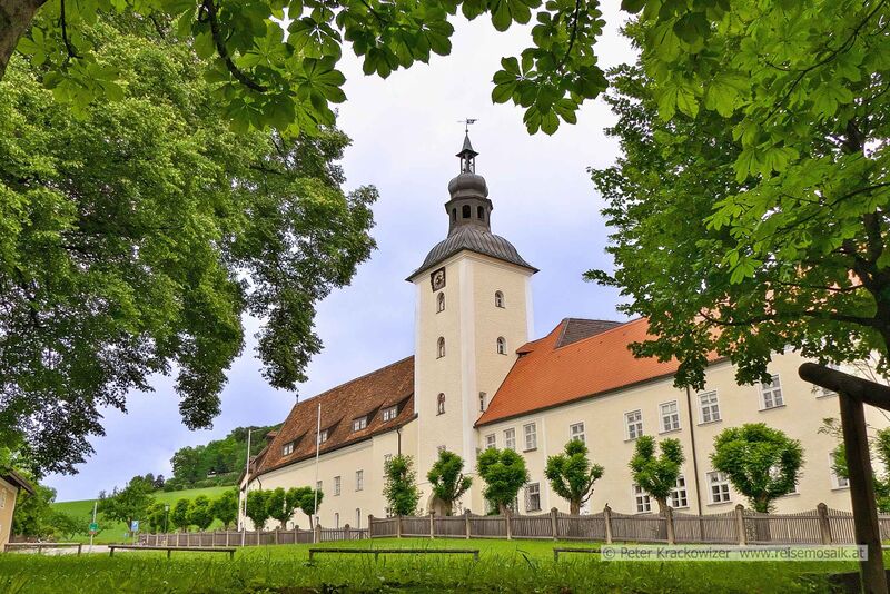 Datei:Benediktinerabtei Michaelbeuern 2015 01.jpg