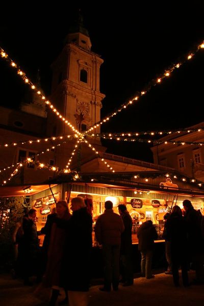 Datei:Christkindlmarkt Residenzplatz 2.jpg