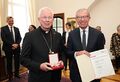 Erzbischof Franz Lackner Großes Ehrenzeichen des Landes Salzburg.jpg