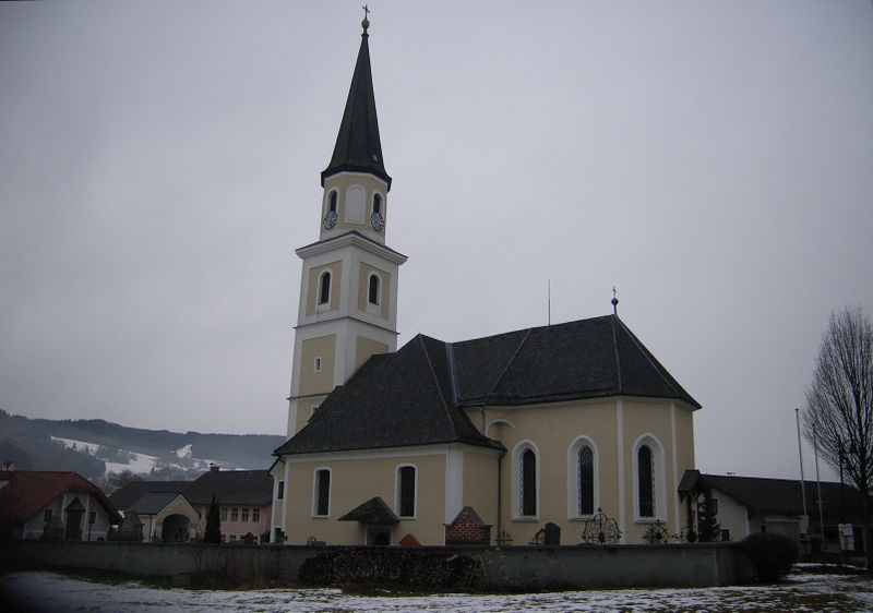 Datei:Pfarrkirche Oberwang.jpg